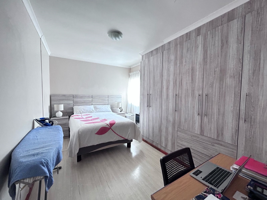 3 Bedroom Property for Sale in Cove Rock Eastern Cape